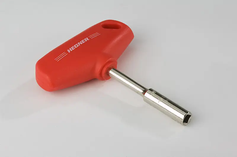 Hegner 110000102 Clé carrée pour le serrage des lames de scie.
